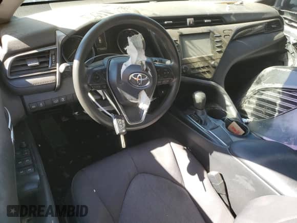 2019 Toyota Camry LE z VIN 4T1B11HK7KU264700, wystawiony jako Copart lot #85474625 z przebiegiem 128 420 mil mil oraz Szkoda całkowita • Salvage title. Historia ofert i sprzedaży dostępna na DreamBid. Obrazek 8.