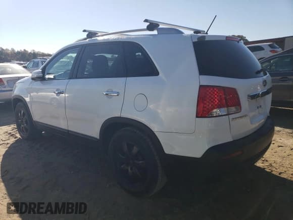 ✅ 2013 Kia Sorento LX • VIN: 5XYKTDA26DG338347 • Лот: 91383575. Опубликован ранее на Copart с пробегом 151 795 миль. Бесплатный доступ к архиву аукционных продаж из США и подробный отчёт об истории автомобиля на DreamBid. Изображение 2.