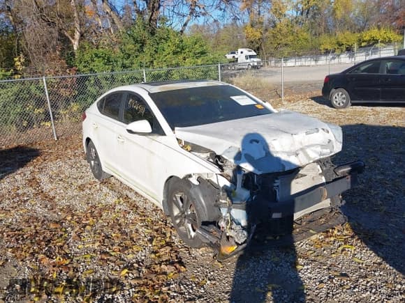 ✅ 2018 Hyundai Elantra SEL • VIN: 5NPD84LF8JH224509 • Lot: 43626514. Listed on IAAI with 23,847 mi. Free auction sales archive from the USA and detailed vehicle history report at DreamBid. Image 1.