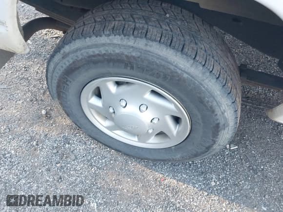 ✅ 2013 Ford Econoline Cargo Commercial • VIN: 1FTNE2EWXDDA80633 • Lot: 43884440. Wystawiony na IAAI z przebiegiem 161 411 mil. Bezpłatny archiwum sprzedaży aukcyjnych z USA i szczegółowy raport historii pojazdu na DreamBid. Zdjęcie 12.