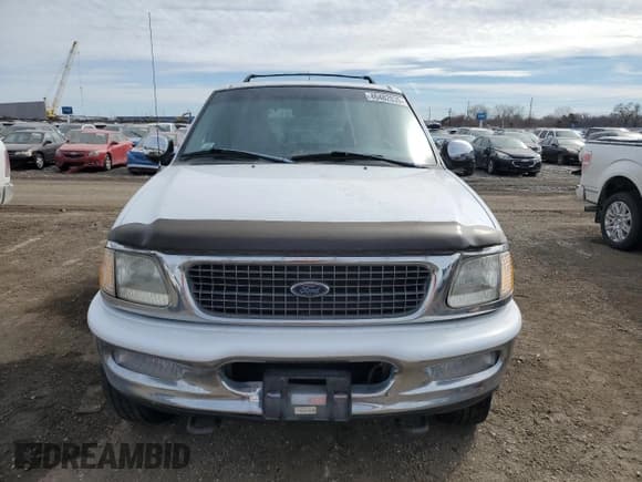 ✅ 1998 Ford Expedition XLT • VIN: 1FMRU18WXWLB43051 • Lot: 46482035. Wystawiony na Copart z przebiegiem 112 709 mil. Bezpłatny archiwum sprzedaży aukcyjnych z USA i szczegółowy raport historii pojazdu na DreamBid. Zdjęcie 5.