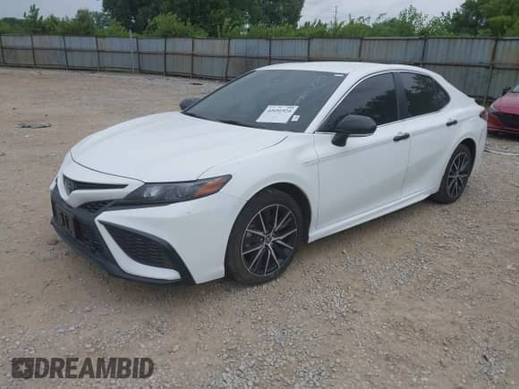 2022 Toyota Camry SE with VIN 4T1G11BK6NU051837, listed as a IAAI auction lot 42691924 with 105,238 mi miles and . Bid and sale history available at DreamBid. Image 2.