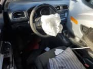 ✅ 2010 Volkswagen Jetta S • VIN: 3VWKX7AJ9AM660201 • Lot: 82777405. Wystawiony na Copart z przebiegiem Nie podano. Bezpłatny archiwum sprzedaży aukcyjnych z USA i szczegółowy raport historii pojazdu na DreamBid. Zdjęcie 8.