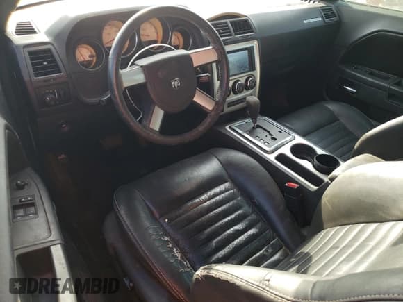 ✅ 2010 Dodge Challenger SE • VIN: 2B3CJ4DV3AH189958 • Lot: 74422104. Wystawiony na Copart z przebiegiem 152 088 mil. Bezpłatny archiwum sprzedaży aukcyjnych z USA i szczegółowy raport historii pojazdu na DreamBid. Zdjęcie 8.