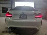 ✅ 2018 BMW M2 • VIN: WBS1J5C5XJVD37006 • Lot: 71951884. Wystawiony na Copart z przebiegiem 52 530 mil. Bezpłatny archiwum sprzedaży aukcyjnych z USA i szczegółowy raport historii pojazdu na DreamBid. Zdjęcie 6.