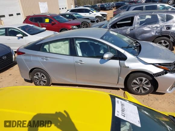 ✅ 2017 Toyota Prius Plus • VIN: JTDKARFP2H3049144 • Лот: 41908194. Опубликован ранее на IAAI с пробегом 66 288 миль. Бесплатный доступ к архиву аукционных продаж из США и подробный отчёт об истории автомобиля на DreamBid. Изображение 13.