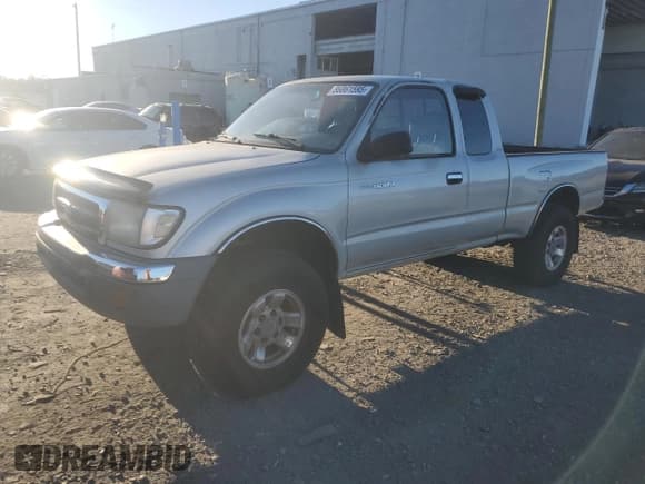 ✅ 2000 Toyota Tacoma PreRunner • VIN: 4TASM92N3YZ650373 • Lot: 86861595. Listed on Copart with 139,980 mi. Free auction sales archive from the USA and detailed vehicle history report at DreamBid. Image 1.