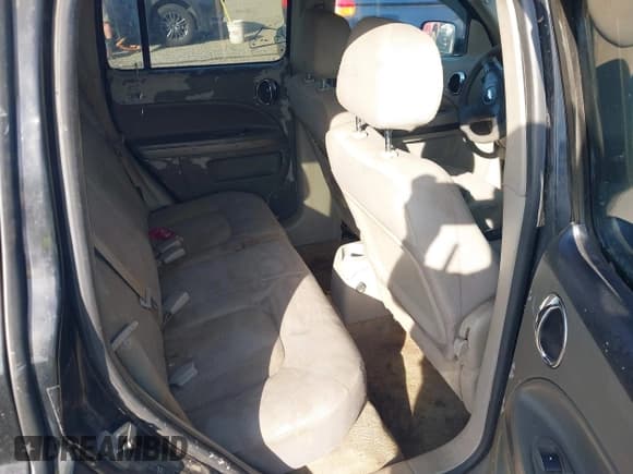 ✅ 2010 Chevrolet HHR LS • VIN: 3GNBAADB6AS529025 • Lot: 42121820. Listed on IAAI with 172,637 mi. Free auction sales archive from the USA and detailed vehicle history report at DreamBid. Image 8.