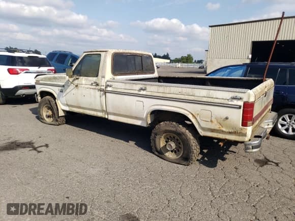✅ 1985 Ford F-350 • VIN: 1FTHF3615FPB13171 • Лот: 71674405. Опубликован ранее на Copart с пробегом 58 992 миль. Бесплатный доступ к архиву аукционных продаж из США и подробный отчёт об истории автомобиля на DreamBid. Изображение 2.