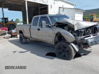 2003 Chevrolet Silverado 2500HD LT with VIN 1GCHK29U53E277670, listed as a IAAI auction lot 43361681 with 240,810 mi miles and . Bid and sale history available at DreamBid. Image 1.