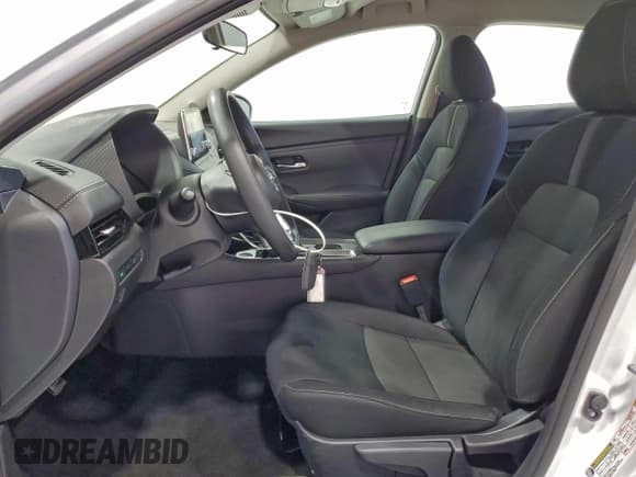 ✅ 2025 Nissan Sentra SV • VIN: 3N1AB8CV5SY360641 • Лот: 94235295. Опубликован ранее на Copart с пробегом 10 001 миль. Бесплатный доступ к архиву аукционных продаж из США и подробный отчёт об истории автомобиля на DreamBid. Изображение 7.