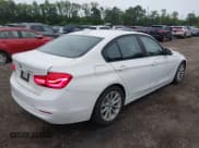 ✅ 2018 BMW 3 Series 320i xDrive • VIN: WBA8E5G55JNU47931 • Лот: 42494577. Опубликован ранее на IAAI с пробегом 154 289 миль. Бесплатный доступ к архиву аукционных продаж из США и подробный отчёт об истории автомобиля на DreamBid. Изображение 4.