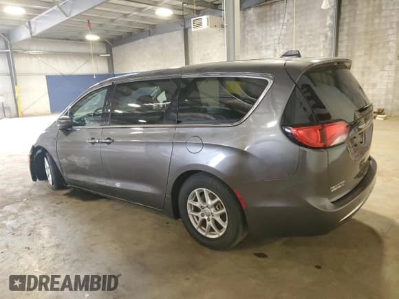 ✅ 2020 Chrysler Pacifica Touring • VIN: 2C4RC1FG0LR141864 • Lot: 71657245. Listed on Copart with 32,644 mi. Free auction sales archive from the USA and detailed vehicle history report at DreamBid. Image 2.