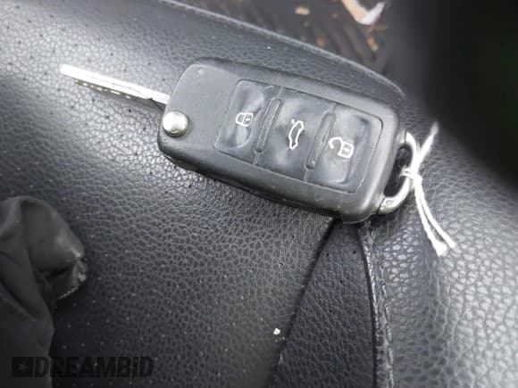 ✅ 2010 Volkswagen Jetta SE • VIN: 3VWRZ7AJ1AM120429 • Lot: 43876874. Listed on IAAI with 175,034 mi. Free auction sales archive from the USA and detailed vehicle history report at DreamBid. Image 11.