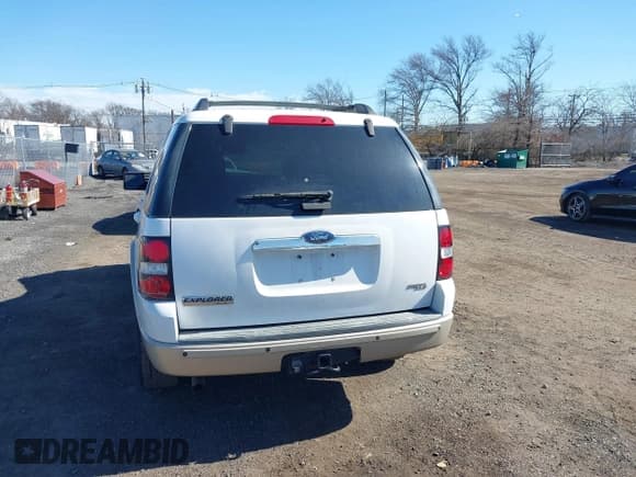 ✅ 2006 Ford Explorer Eddie Bauer • VIN: 1FMEU64E56UA48934 • Lot: 41807718. Listed on IAAI with 114,928 mi. Free auction sales archive from the USA and detailed vehicle history report at DreamBid. Image 16.