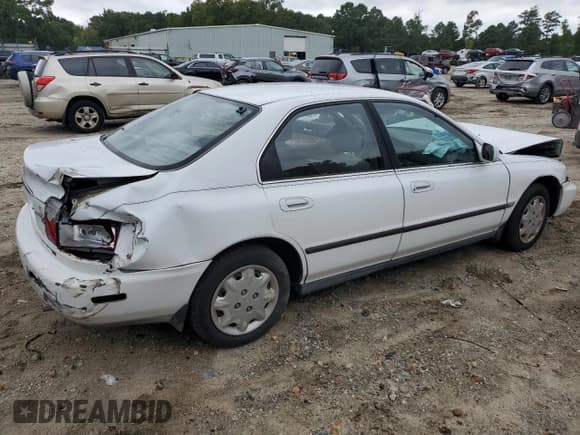 ✅ 1996 Honda Accord LX • VIN: 1HGCD5633TA291660 • Лот: 73562104. Опубликован ранее на Copart с пробегом 172 369 миль. Бесплатный доступ к архиву аукционных продаж из США и подробный отчёт об истории автомобиля на DreamBid. Изображение 3.