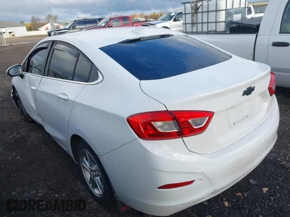 ✅ 2017 Chevrolet Cruze LT • VIN: 1G1BE5SM8H7281628 • Lot: 43505703. Listed on IAAI with 90,462 mi. Free auction sales archive from the USA and detailed vehicle history report at DreamBid. Image 3.