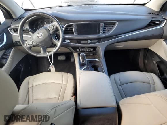 ✅ 2020 Buick Enclave Premium • VIN: 5GAERCKW9LJ233762 • Lot: 89630945. Wystawiony na Copart z przebiegiem Nie podano. Bezpłatny archiwum sprzedaży aukcyjnych z USA i szczegółowy raport historii pojazdu na DreamBid. Zdjęcie 8.