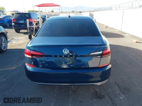 ✅ 2020 Volkswagen Passat SE • VIN: 1VWWA7A39LC018778 • Lot: 43352028. Wystawiony na IAAI z przebiegiem 73 481 mil. Bezpłatny archiwum sprzedaży aukcyjnych z USA i szczegółowy raport historii pojazdu na DreamBid. Zdjęcie 16.