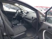 ✅ 2013 Ford Fiesta SE • VIN: 3FADP4BJ4DM136537 • Lot: 43753967. Wystawiony na IAAI z przebiegiem 90 623 mil. Bezpłatny archiwum sprzedaży aukcyjnych z USA i szczegółowy raport historii pojazdu na DreamBid. Zdjęcie 5.