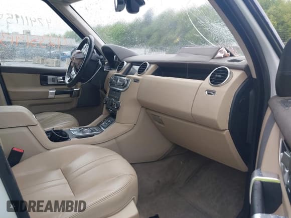 ✅ 2016 Land Rover LR4 HSE • VIN: SALAG2V65GA827367 • Lot: 42351913. Listed on IAAI with 108,481 mi. Free auction sales archive from the USA and detailed vehicle history report at DreamBid. Image 5.