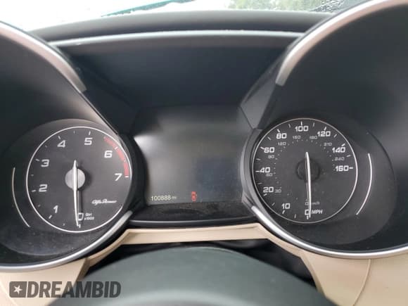 ✅ 2019 Alfa Romeo Giulia Ti Lusso • VIN: ZARFAMBN8K7599561 • Lot: 80938755. Wystawiony na Copart z przebiegiem 100 888 mil. Bezpłatny archiwum sprzedaży aukcyjnych z USA i szczegółowy raport historii pojazdu na DreamBid. Zdjęcie 9.