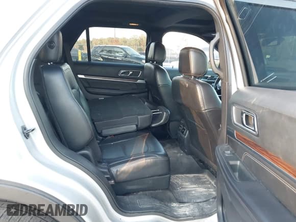 ✅ 2017 Ford Explorer Limited • VIN: 1FM5K7F88HGC69240 • Lot: 43765531. Wystawiony na IAAI z przebiegiem 224 853 mil. Bezpłatny archiwum sprzedaży aukcyjnych z USA i szczegółowy raport historii pojazdu na DreamBid. Zdjęcie 8.