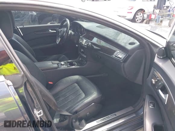 ✅ 2013 Mercedes-Benz CLS 550 • VIN: WDDLJ7DB8DA064047 • Lot: 42317103. Wystawiony na IAAI z przebiegiem 139 085 mil. Bezpłatny archiwum sprzedaży aukcyjnych z USA i szczegółowy raport historii pojazdu na DreamBid. Zdjęcie 5.