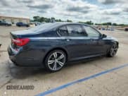 ✅ 2018 BMW 7 Series 750i xDrive • VIN: WBA7B0C59JG527315 • Lot: 69630535. Wystawiony na Copart z przebiegiem 47 063 mil. Bezpłatny archiwum sprzedaży aukcyjnych z USA i szczegółowy raport historii pojazdu na DreamBid. Zdjęcie 3.