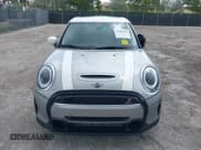 ✅ 2024 MINI Hardtop 4 Door Cooper S • VIN: WMW53DK00R2U54457 • Lot: 42001289. Wystawiony na IAAI z przebiegiem 21 611 mil. Bezpłatny archiwum sprzedaży aukcyjnych z USA i szczegółowy raport historii pojazdu na DreamBid. Zdjęcie 12.