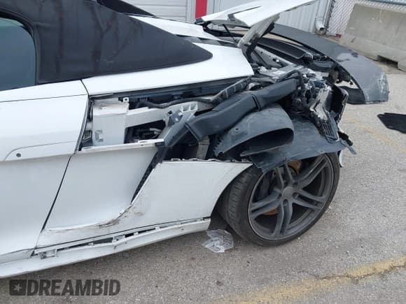 ✅ 2011 Audi R8 • VIN: WUAVNAFG2BN001984 • Лот: 41830131. Опубликован ранее на IAAI с пробегом 78 499 миль. Бесплатный доступ к архиву аукционных продаж из США и подробный отчёт об истории автомобиля на DreamBid. Изображение 6.