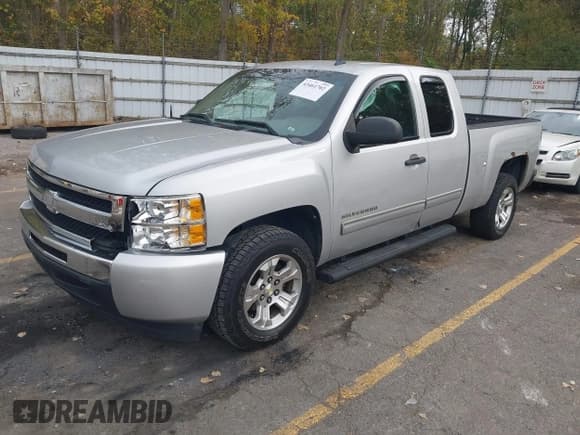 ✅ 2010 Chevrolet Silverado 1500 LS • VIN: 1GCSCREA0AZ144604 • Lot: 43461702. Listed on IAAI with 124,686 mi. Free auction sales archive from the USA and detailed vehicle history report at DreamBid. Image 2.