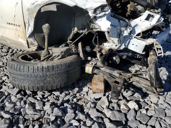 ✅ 2017 Chevrolet Impala LT • VIN: 2G1105SA9H9174635 • Лот: 70571874. Опубликован ранее на Copart с пробегом Не указан. Бесплатный доступ к архиву аукционных продаж из США и подробный отчёт об истории автомобиля на DreamBid. Изображение 13.