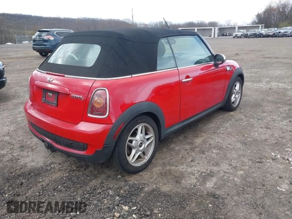 ✅ 2010 MINI Convertible S • VIN: WMWMS3C58ATY09229 • Лот: 42055305. Опубликован ранее на IAAI с пробегом 142 396 миль. Бесплатный доступ к архиву аукционных продаж из США и подробный отчёт об истории автомобиля на DreamBid. Изображение 4.