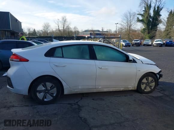 ✅ 2020 Hyundai Ioniq Blue • VIN: KMHC65LC0LU239135 • Lot: 41493510. Wystawiony na IAAI z przebiegiem Nie podano. Bezpłatny archiwum sprzedaży aukcyjnych z USA i szczegółowy raport historii pojazdu na DreamBid. Zdjęcie 14.