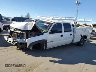 ✅ 2005 GMC Sierra 1500 • VIN: 1GDHC23215F894447 • Лот: 85680264. Опубликован ранее на Copart с пробегом 270 936 миль. Бесплатный доступ к архиву аукционных продаж из США и подробный отчёт об истории автомобиля на DreamBid. Изображение 1.