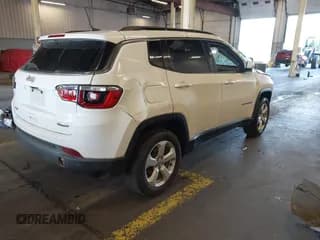 ✅ 2018 Jeep Compass Latitude • VIN: 3C4NJDBB9JT336260 • Lot: 43304794. Wystawiony na IAAI z przebiegiem 116 940 mil. Bezpłatny archiwum sprzedaży aukcyjnych z USA i szczegółowy raport historii pojazdu na DreamBid. Zdjęcie 4.