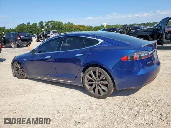✅ 2016 Tesla Model S 90D • VIN: 5YJSA1E42GF145883 • Лот: 81840585. Опубликован ранее на Copart с пробегом 93 720 миль. Бесплатный доступ к архиву аукционных продаж из США и подробный отчёт об истории автомобиля на DreamBid. Изображение 2.