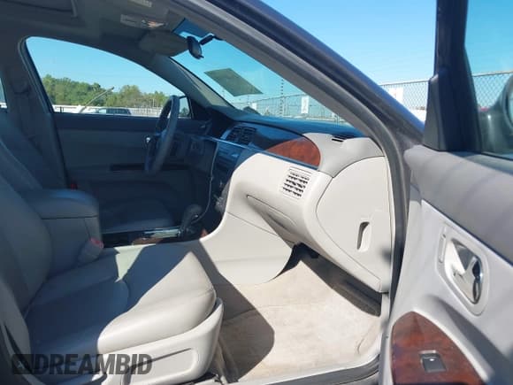 ✅ 2008 Buick LaCrosse CXL • VIN: 2G4WD582X81207539 • Lot: 43640118. Listed on IAAI with 125,385 mi. Free auction sales archive from the USA and detailed vehicle history report at DreamBid. Image 5.