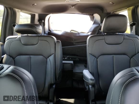 ✅ 2025 Jeep Grand Cherokee Limited • VIN: 1C4RJKBG2S8660071 • Lot: 70662735. Wystawiony na Copart z przebiegiem 4 994 mil. Bezpłatny archiwum sprzedaży aukcyjnych z USA i szczegółowy raport historii pojazdu na DreamBid. Zdjęcie 10.