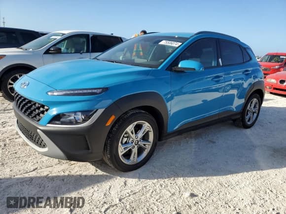 ✅ 2023 Hyundai Kona SEL • VIN: KM8K62ABXPU980029 • Лот: 75506074. Опубликован ранее на Copart с пробегом 4 999 миль. Бесплатный доступ к архиву аукционных продаж из США и подробный отчёт об истории автомобиля на DreamBid. Изображение 1.