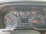 ✅ 2020 Chevrolet Silverado 1500 Custom • VIN: 1GCPYBEK1LZ346796 • Lot: 71002734. Wystawiony na Copart z przebiegiem 46 669 mil. Bezpłatny archiwum sprzedaży aukcyjnych z USA i szczegółowy raport historii pojazdu na DreamBid. Zdjęcie 9.