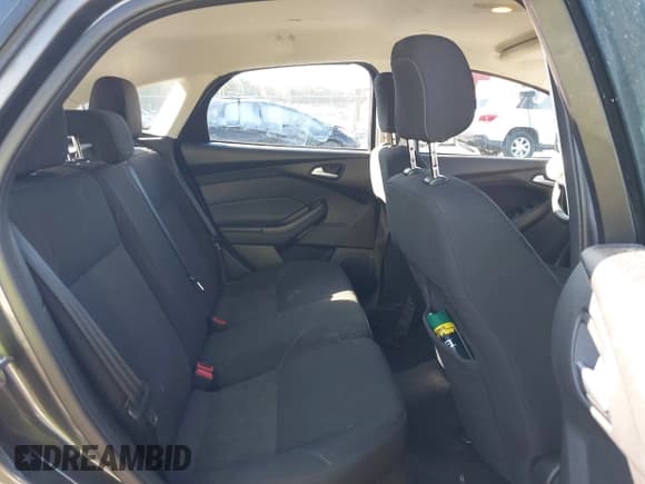 ✅ 2018 Ford Focus SE • VIN: 1FADP3K26JL207902 • Lot: 43382822. Wystawiony na IAAI z przebiegiem 115 522 mil. Bezpłatny archiwum sprzedaży aukcyjnych z USA i szczegółowy raport historii pojazdu na DreamBid. Zdjęcie 8.