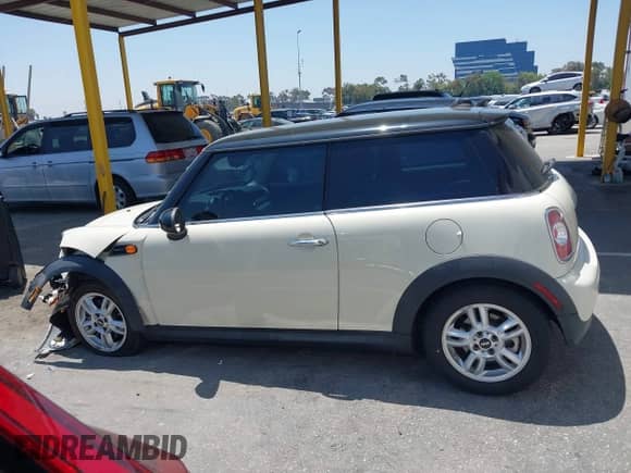 2011 MINI Hardtop with VIN WMWSU3C58BT093466, listed as a IAAI auction lot 42393759 with 91,535 mi miles and . Bid and sale history available at DreamBid. Image 14.