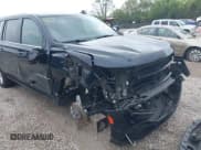 ✅ 2022 Chevrolet Suburban Premier • VIN: 1GNSKFKD4NR340736 • Lot: 40483126. Wystawiony na IAAI z przebiegiem 29 240 mil. Bezpłatny archiwum sprzedaży aukcyjnych z USA i szczegółowy raport historii pojazdu na DreamBid. Zdjęcie 6.