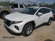 ✅ 2022 Hyundai Tucson SEL • VIN: 5NMJB3AE1NH136588 • Lot: 53235494. Wystawiony na Copart z przebiegiem 15 336 mil. Bezpłatny archiwum sprzedaży aukcyjnych z USA i szczegółowy raport historii pojazdu na DreamBid. Zdjęcie 1.