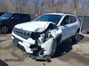 ✅ 2023 Jeep Compass Altitude • VIN: 3C4NJDBN9PT529365 • Lot: 41600013. Wystawiony na IAAI z przebiegiem 9 568 mil. Bezpłatny archiwum sprzedaży aukcyjnych z USA i szczegółowy raport historii pojazdu na DreamBid. Zdjęcie 2.