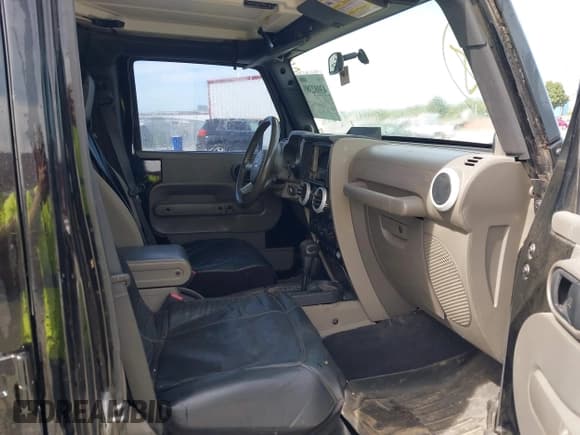 ✅ 2008 Jeep Wrangler Unlimited Sahara • VIN: 1J4GA59188L587606 • Lot: 43082389. Listed on IAAI with 120,757 mi. Free auction sales archive from the USA and detailed vehicle history report at DreamBid. Image 5.