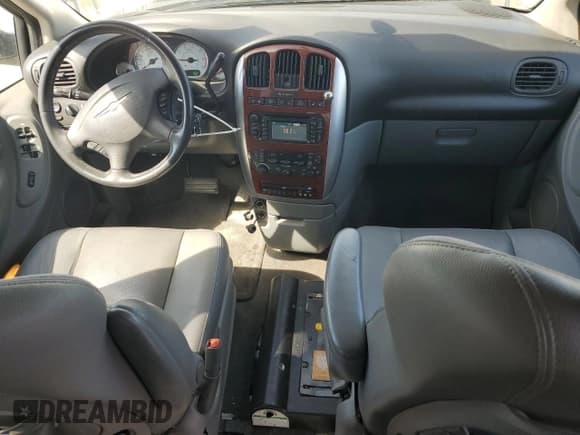 ✅ 2006 Chrysler Town & Country Limited • VIN: 2A8GP64L16R627346 • Lot: 81636045. Wystawiony na Copart z przebiegiem 153 149 mil. Bezpłatny archiwum sprzedaży aukcyjnych z USA i szczegółowy raport historii pojazdu na DreamBid. Zdjęcie 8.