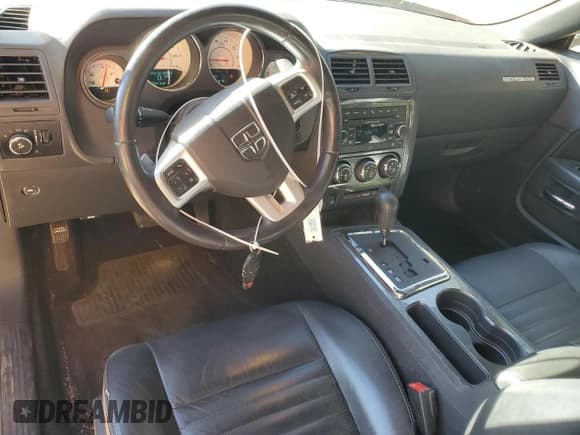 ✅ 2013 Dodge Challenger SXT Plus • VIN: 2C3CDYAG7DH570272 • Lot: 76894524. Wystawiony na Copart z przebiegiem 131 827 mil. Bezpłatny archiwum sprzedaży aukcyjnych z USA i szczegółowy raport historii pojazdu na DreamBid. Zdjęcie 8.